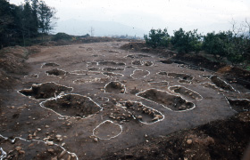 土壇原VI遺跡・調査区北西隅の土坑墓群